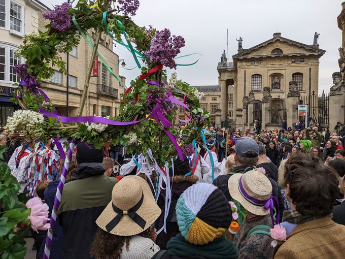 Garlands on Broad Street, May Morning 2022 (photo Tim Healey)